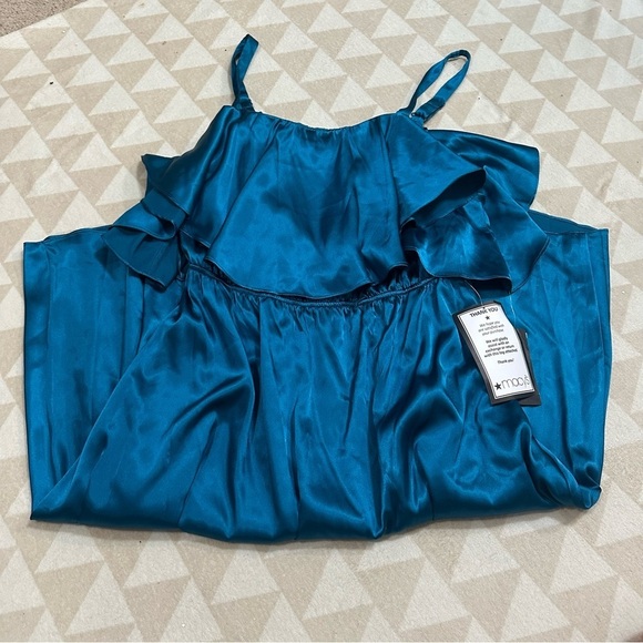 City Studios
Plus Size Ruffled Square-Neck Cold-Shoulder Midi Dress - Picture 3 of 5